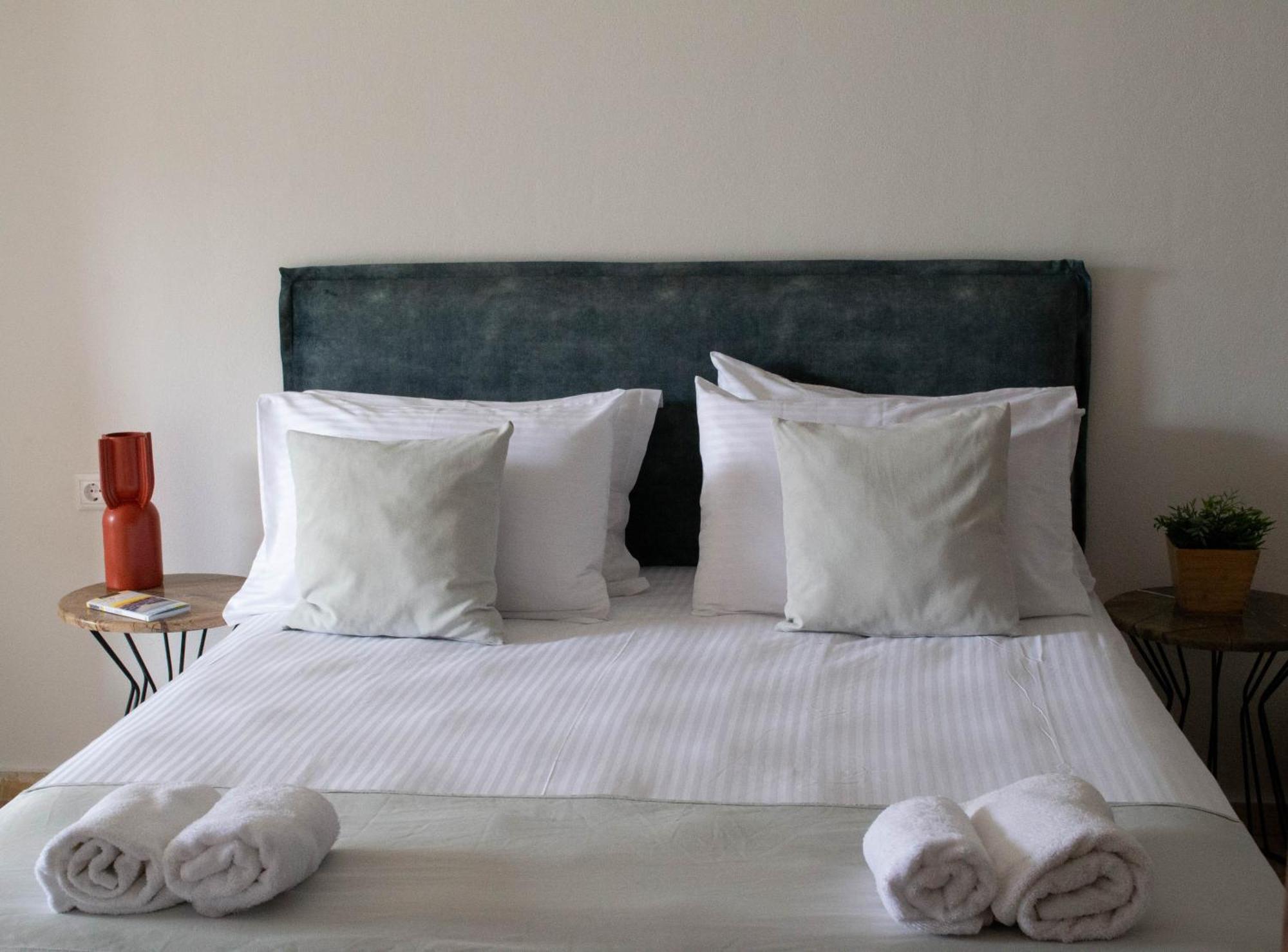 Oniropetra Luxury Suites Armakha Extérieur photo